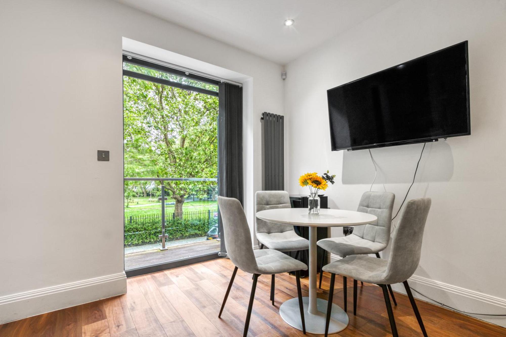 2 Bed 2 Bath Balcony View Wimbledon Tennis Villa London Exterior photo