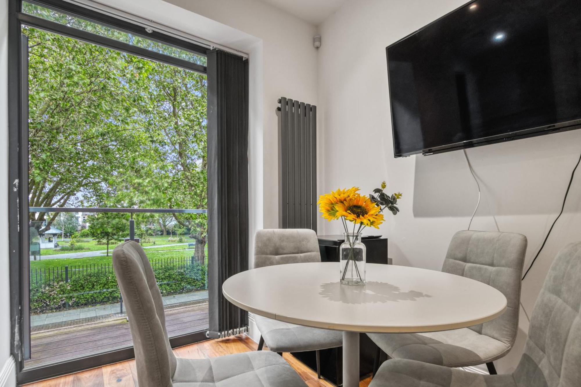 2 Bed 2 Bath Balcony View Wimbledon Tennis Villa London Exterior photo